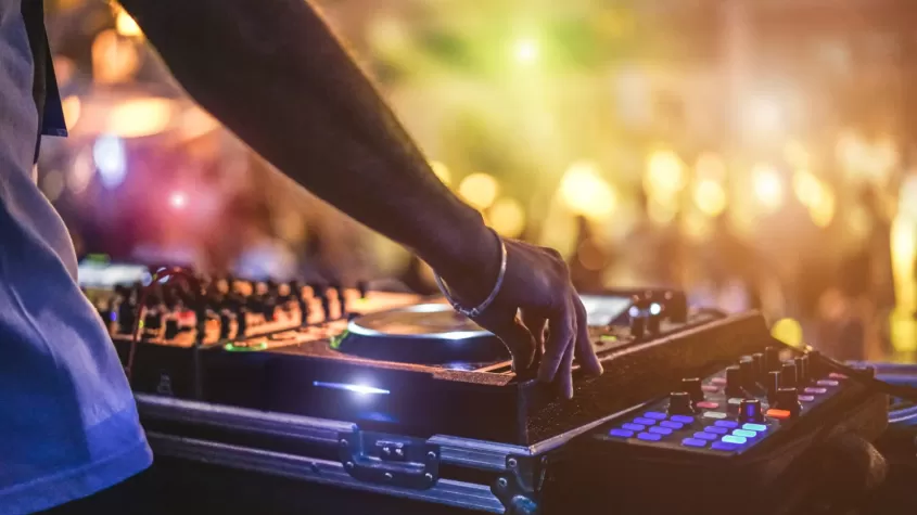 live dj