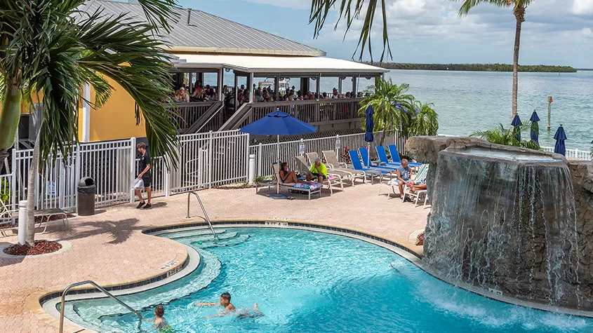 Lagoon style swimming pool